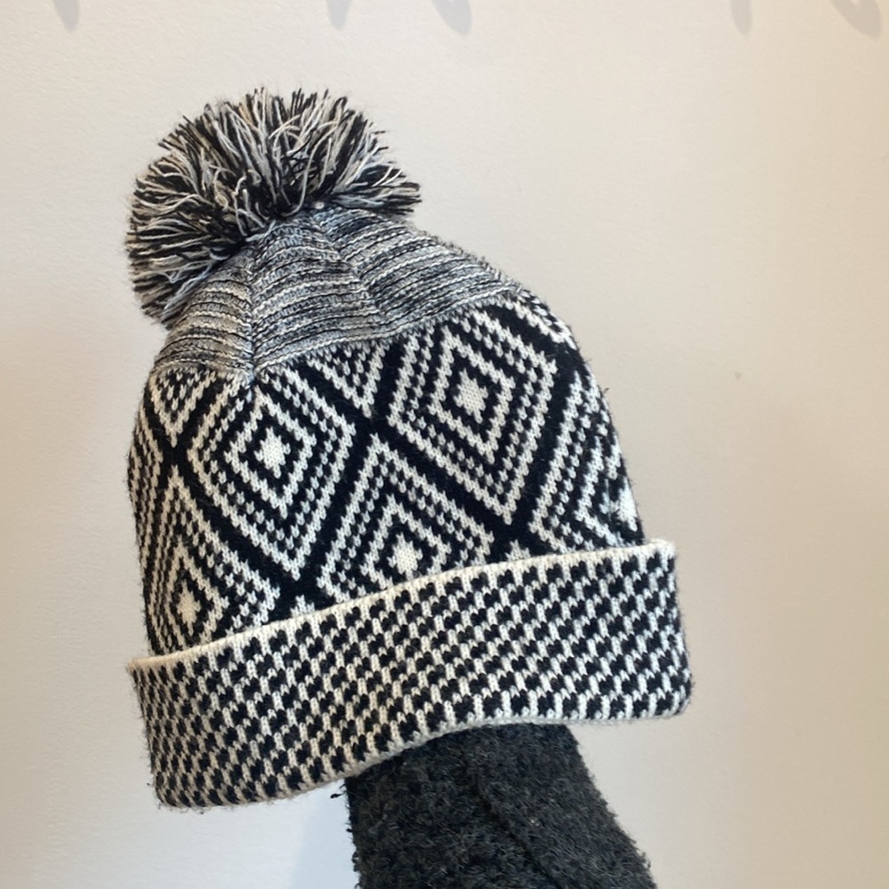 Nordic Inspired Toque - Picture 1 of 6